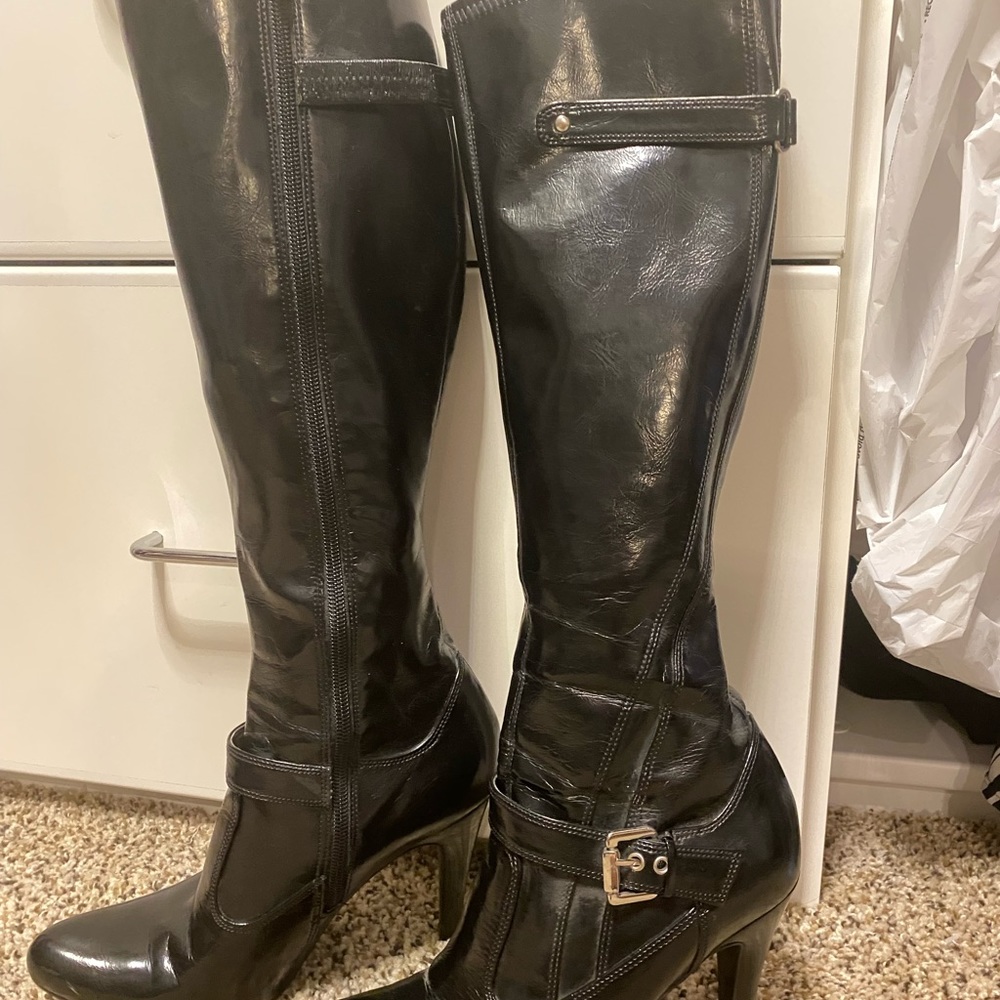 Marc Fisher boots.  Sz 8m, 4 in heel.